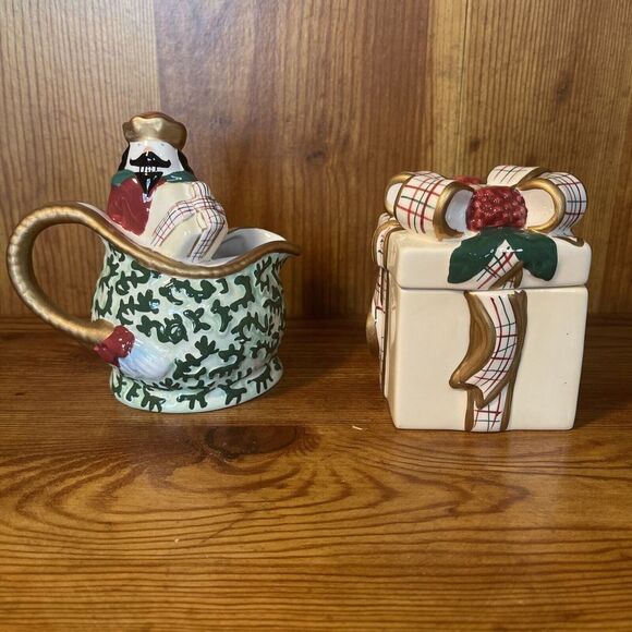 Avon 2001 Gift Collection St Nicholas Sugar and Creamer Christmas Set In Box - Picture 1 of 7